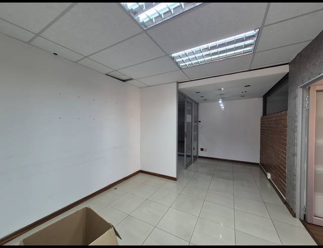 182M² OFFICE TO LET IN KRAMERVILLE